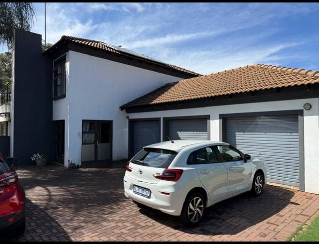 3 BEDROOM HOUSE FOR SALE IN RASLOUW MANOR